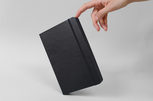 Mr. Rouge Simona All Black