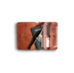 Lo Esencial Passport Wallet II